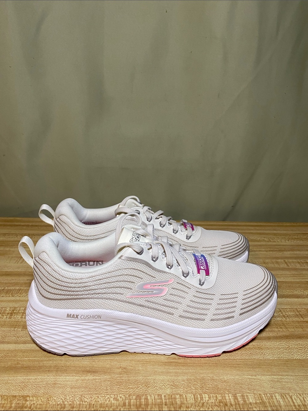 Skechers  Go Run Max Cushion  Elite 2.0 Women's Natural/ Pink Sneakers 8 NWOT